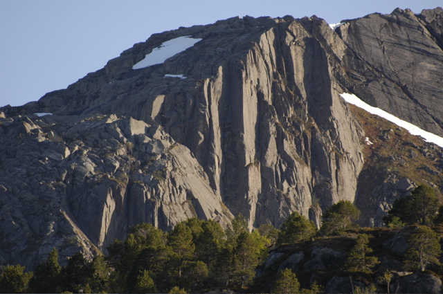 Cliffs above L&oslash;dingen 8345