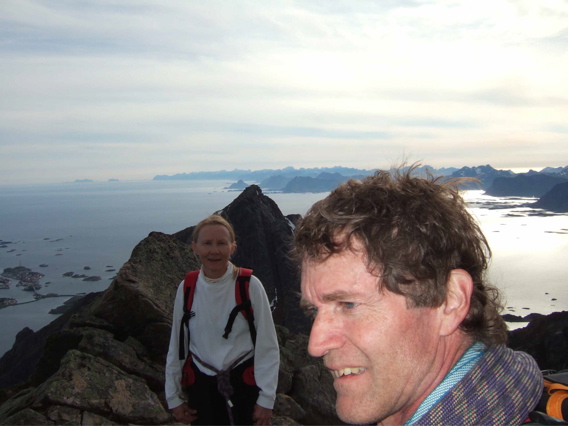 UH and Rick on top of V&aring;gakallen (942 m) 5549