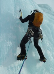 Henrik starts up the second pitch of Grevinnan (P1030371c)