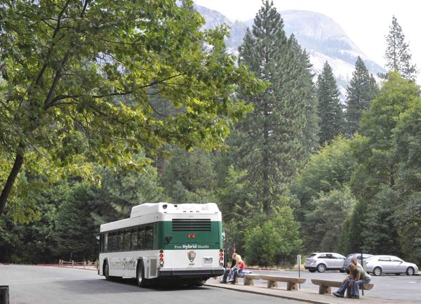 Shuttle_bus_YosemiteLodge_Yosemite_sept09_RMcG_4845