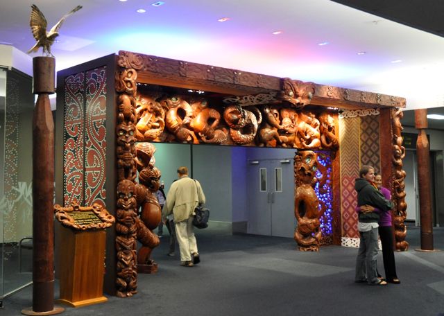 Akld_airport_dec10_RMcG_9764c