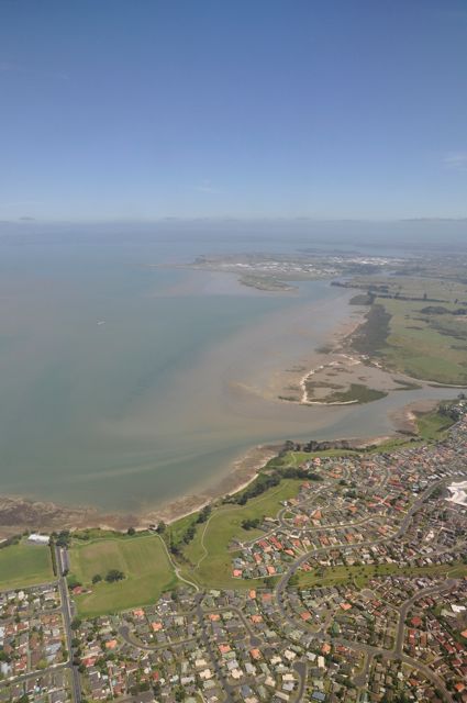Manukau_from_air_110108_RMcG_0206w