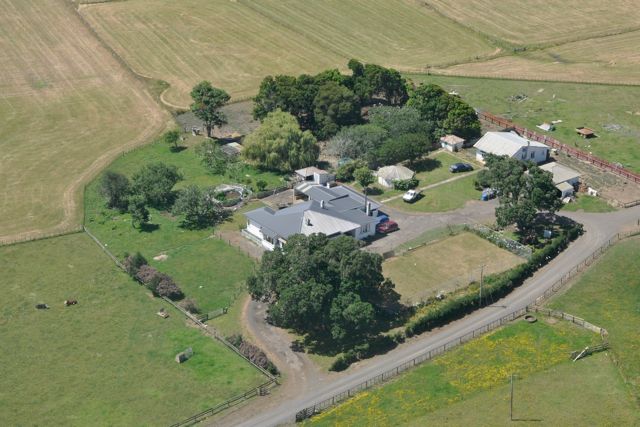 Manukau_farm_from_air_110108_RMcG_0216cw