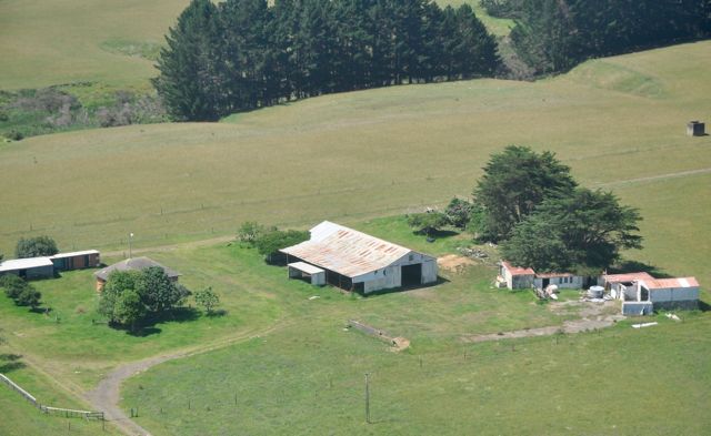 Manukau_farm_from_air_110108_RMcG_0217cw