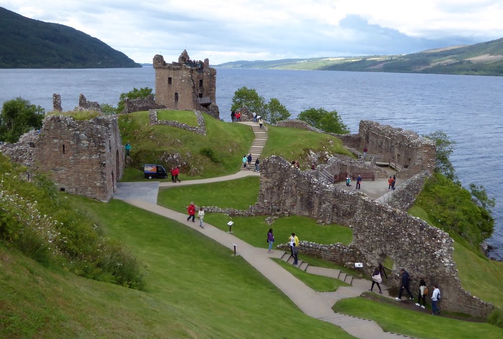CastleUrquhart_150806_RMcG_P1010454cw