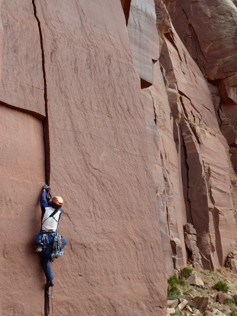 Rick on Jolly Rancher (5.10), Pistol Whipped area, Indian Creek P1010442